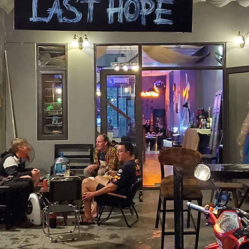 LAST HOPE - Bar & Cafe