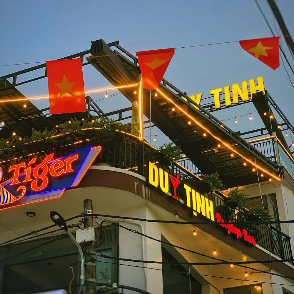 Duy Tịnh Rooftop Bar Đà Nẵng - Dragon Bridge Fire Show