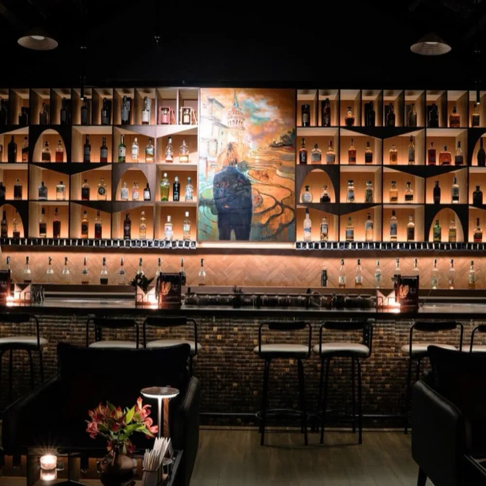 Vấn Cocktail Bar