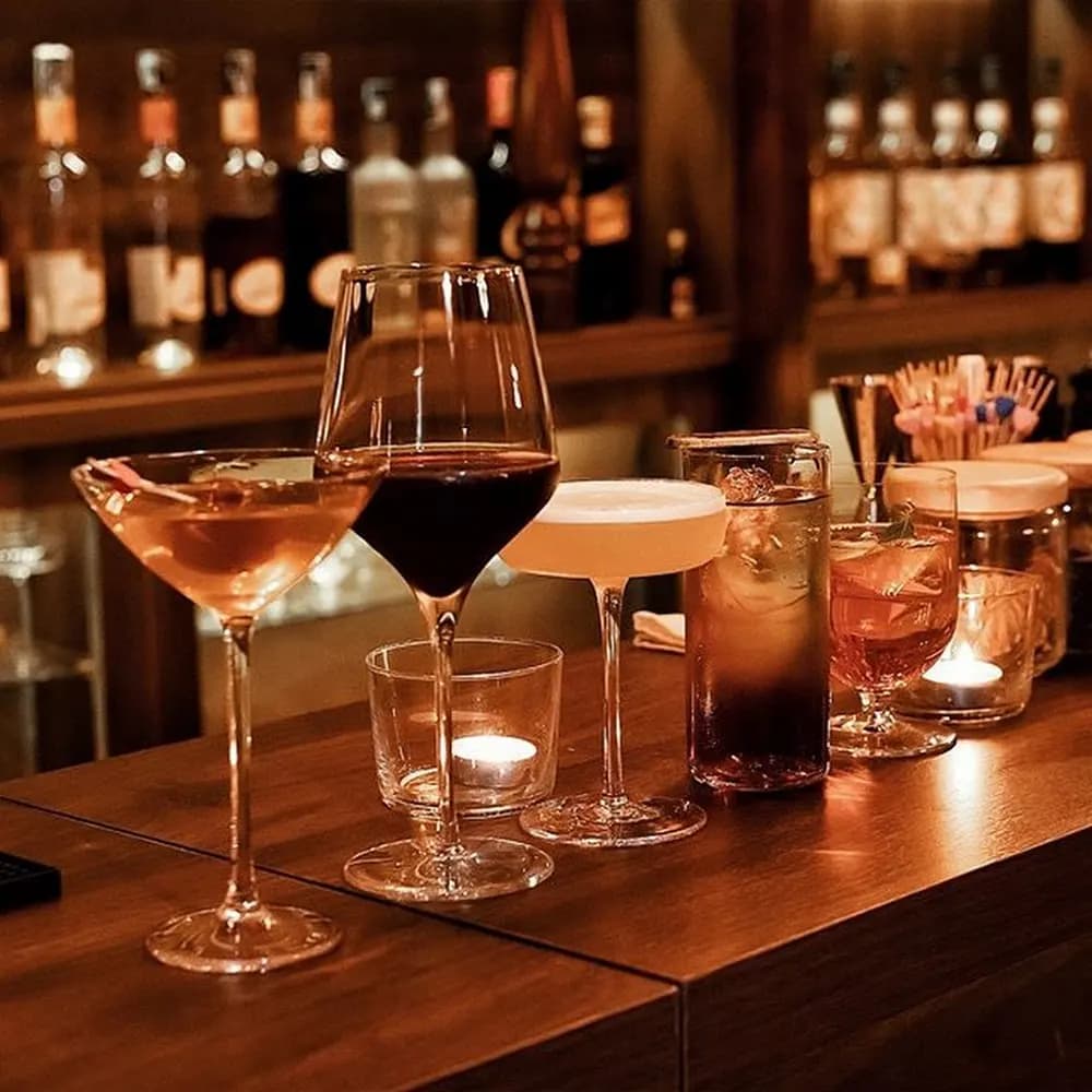 The American Pub - Coffee - Restaurant