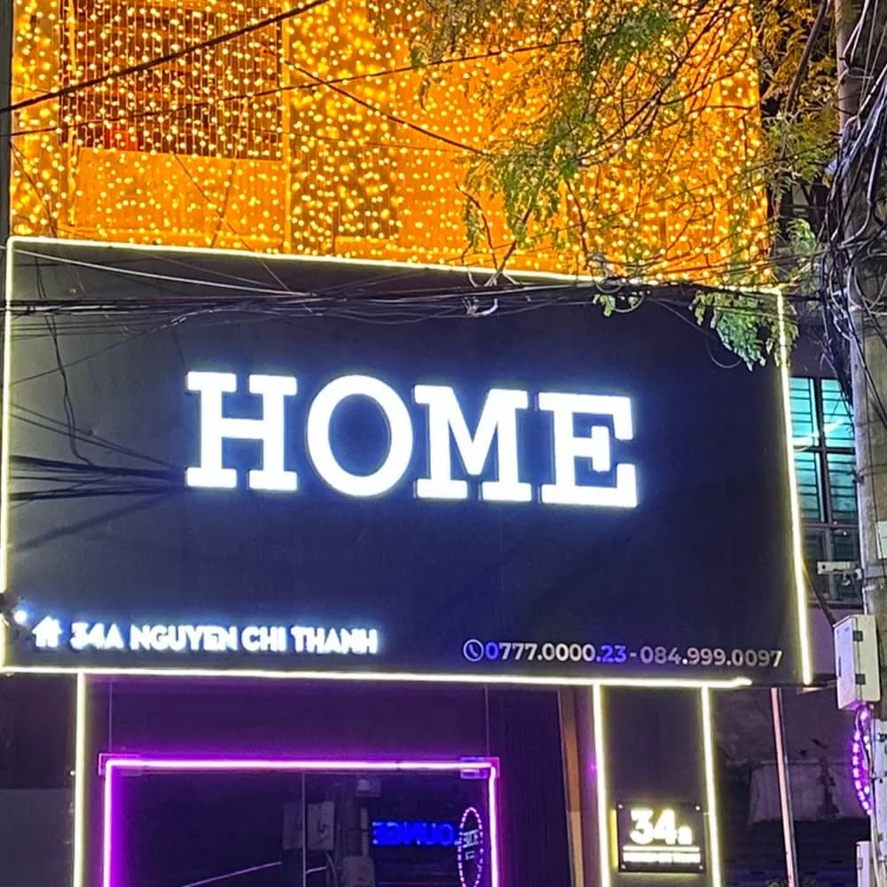 Home Lounge & Bar ガールズバー＆カラオケ