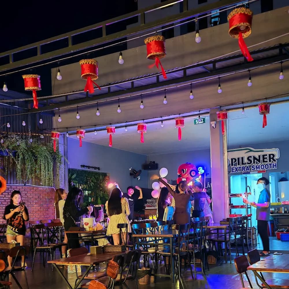 Bơ Đầu Lân Food and Beer