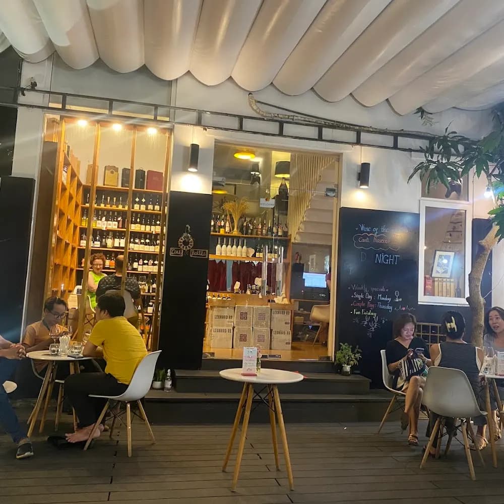 Quán Rượu Vang